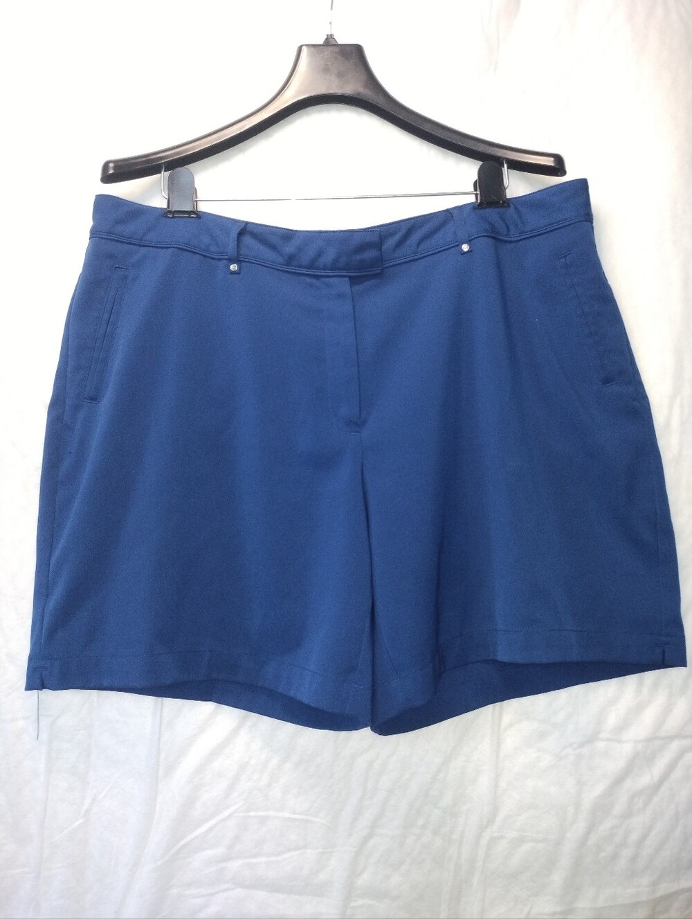 Lady Hagen women's golf shorts are performance-oriented activewear . Size 16